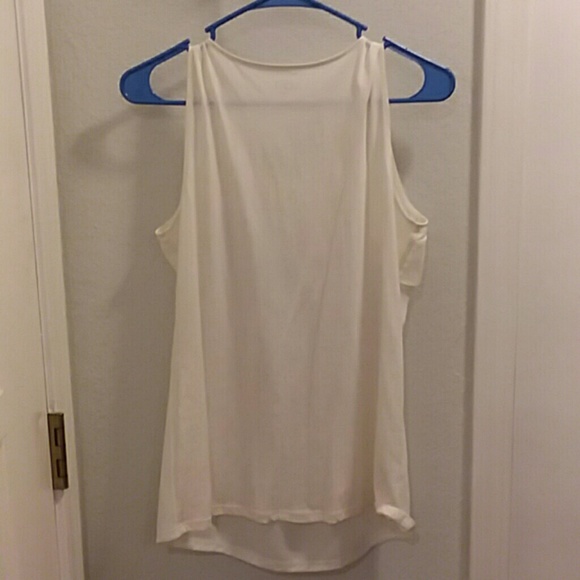 Beautiful LOFT Shell - Picture 4 of 4